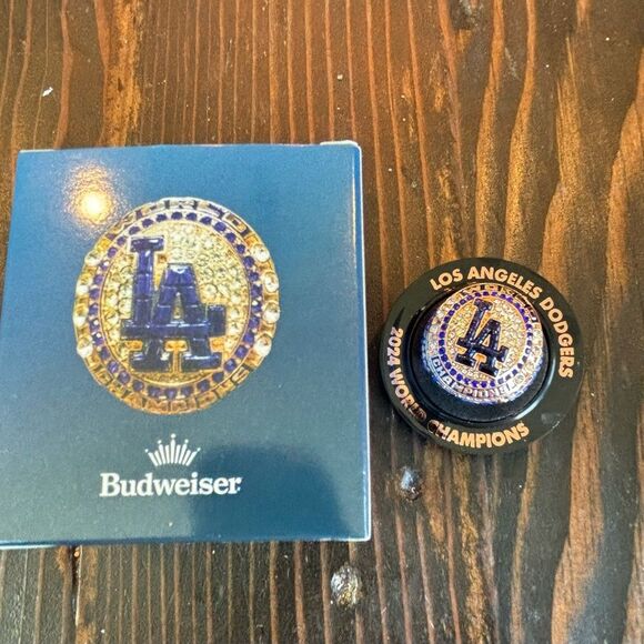 NEW SGA 2024 Los Angeles Dodgers Freddie Freeman World Series Ring and Holder - Picture 5 of 6